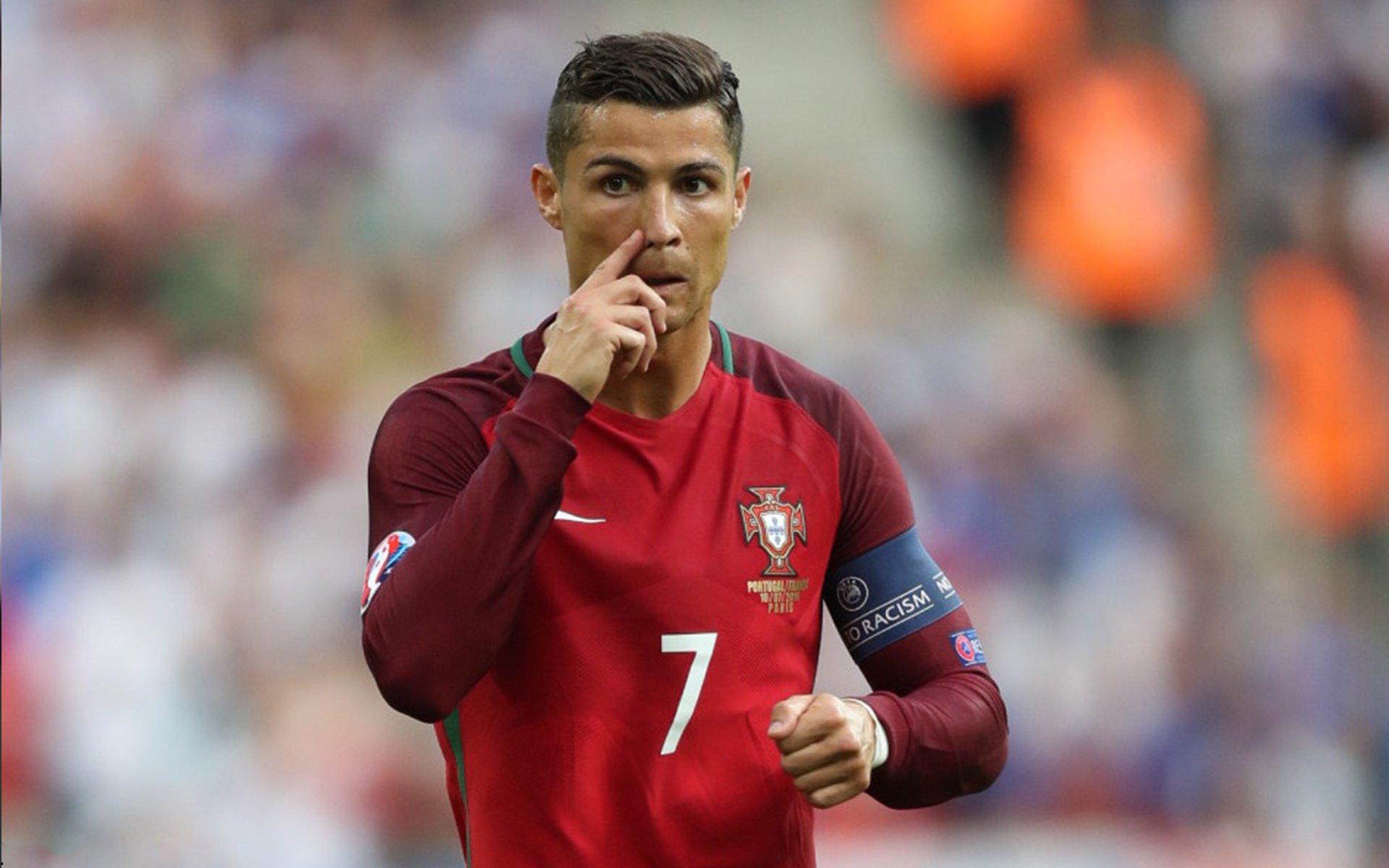 弗里克公开力挺阿劳霍，他是球队的支柱与领袖，承载我的最高信念