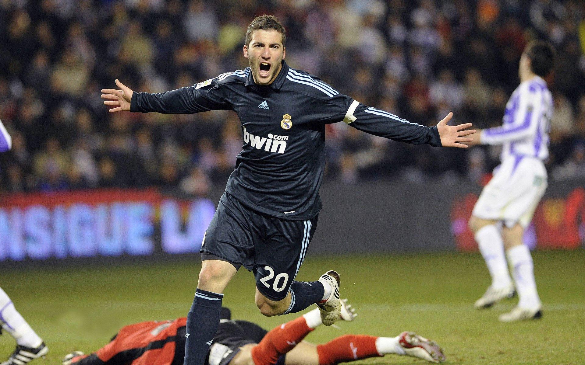 桑巴军团主场奏凯 世预赛三球完胜智利稳固晋级之路